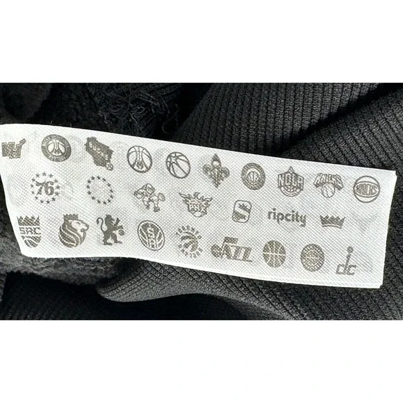 NBA Chicago Bulls Black Pullover Hoodie Men's Size Large Silver Marble Logo EUC - Picture 7 of 10